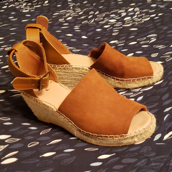 GAP Shoes - Size 6 wedge